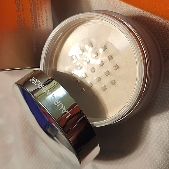 Laura Mercier Translucent Loose Setting Powder in "Light Catcher" **New** - Picture 2 of 7